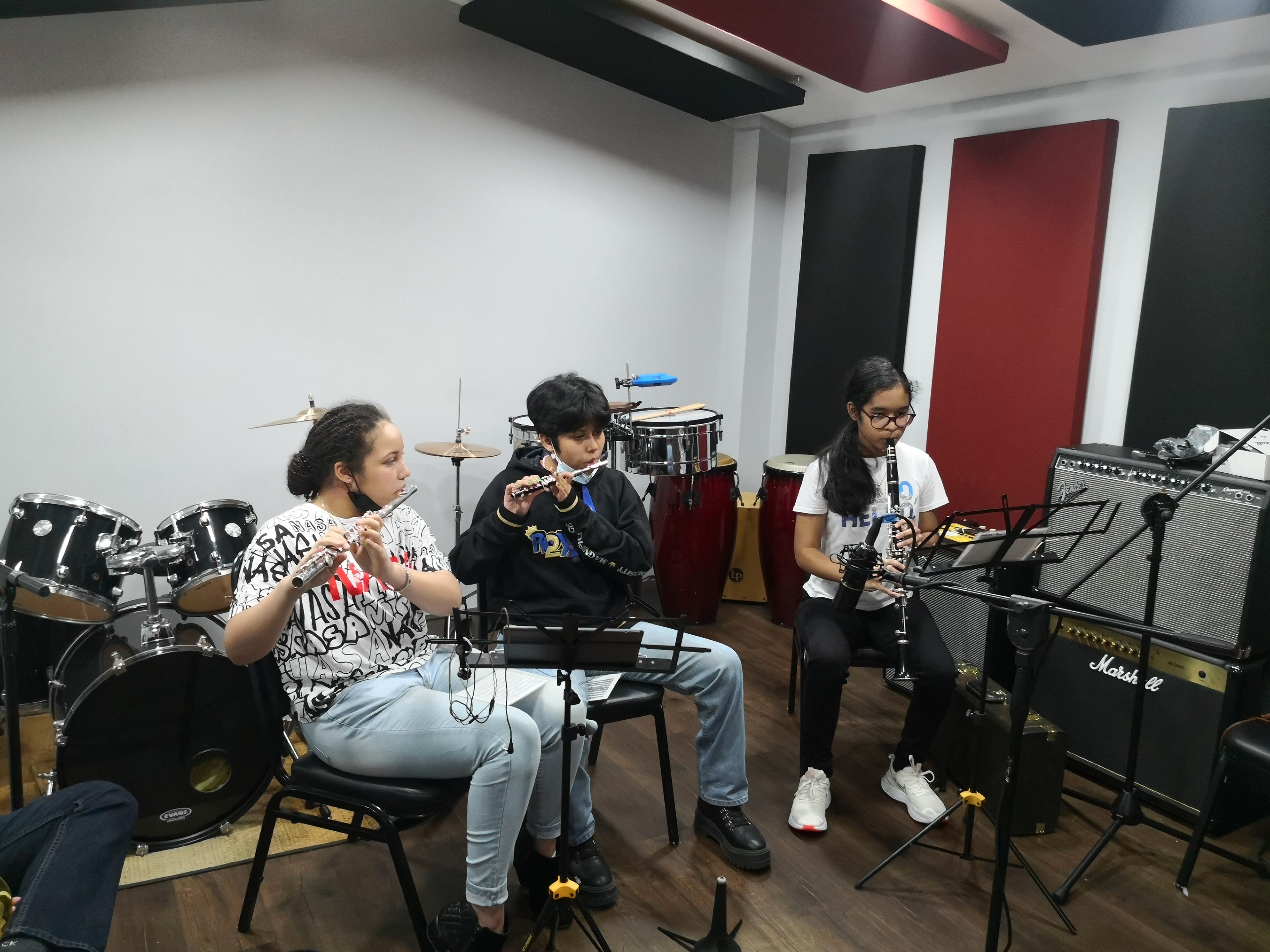 The Jammin House — estudiantes en clase grupal