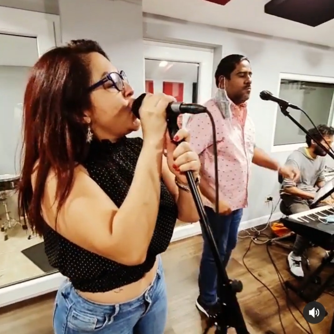 The Jammin House — músicos en sala