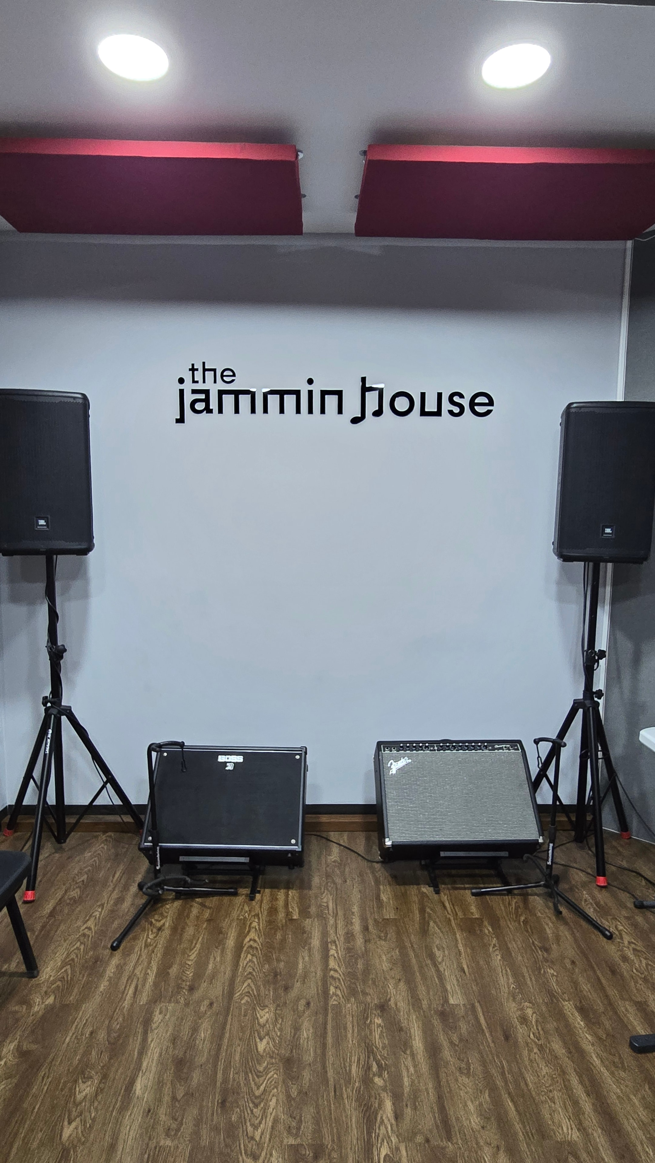 The Jammin House — amplificadores y monitores