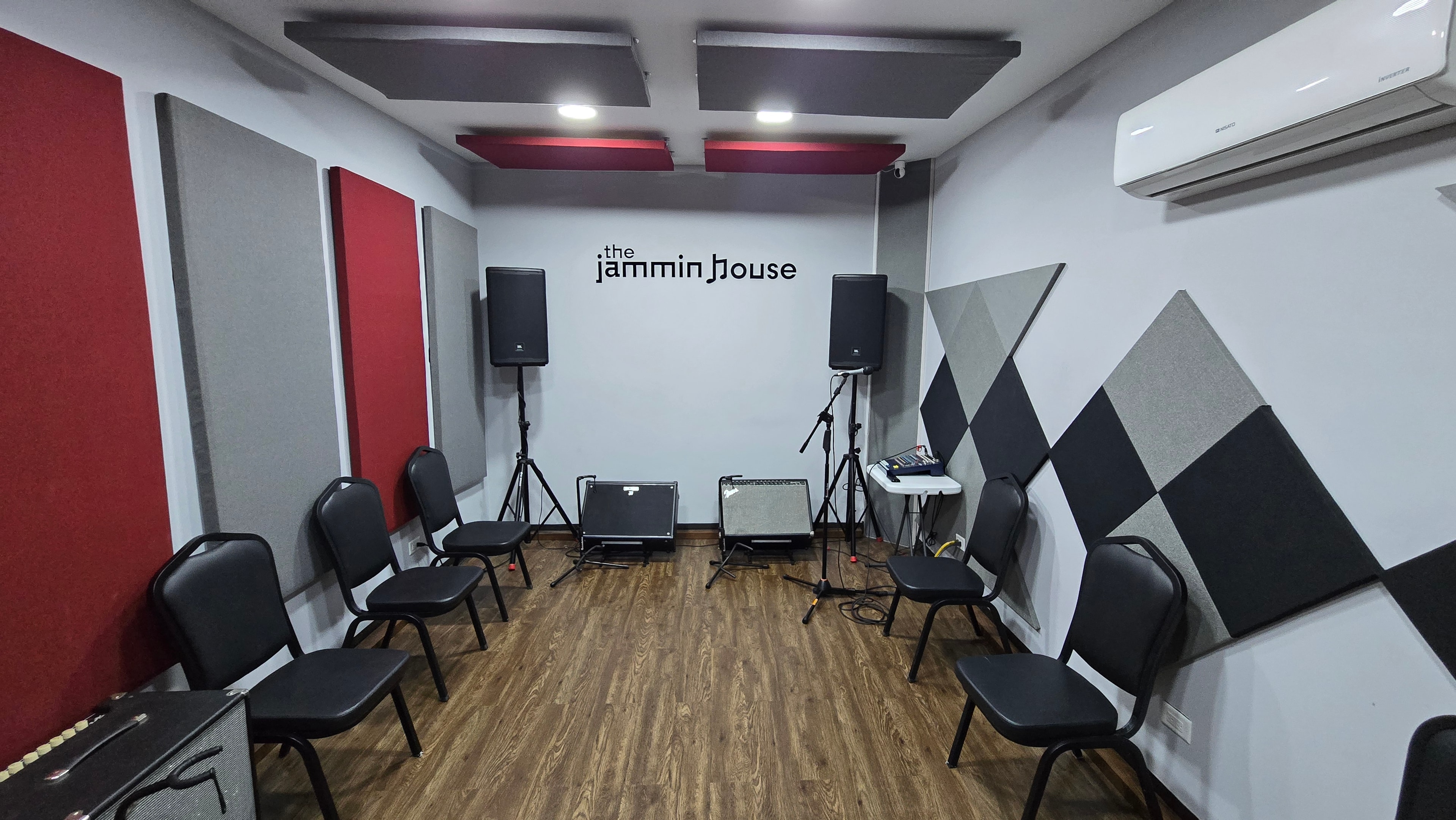 Sala de ensayo 2 — The Jammin House